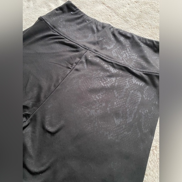 American Eagle Snake Print Bike Shorts 💕 - Picture 6 of 6